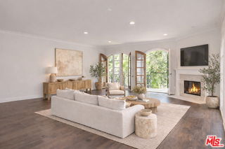 Building Photo - 353 S Reeves Dr