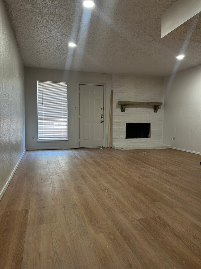 Building Photo - 7600 Chapin Rd