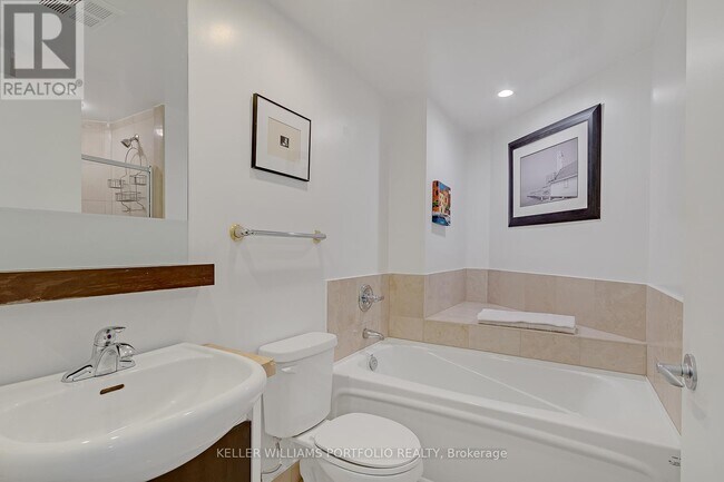 Building Photo - 218-218 Queens Quay W