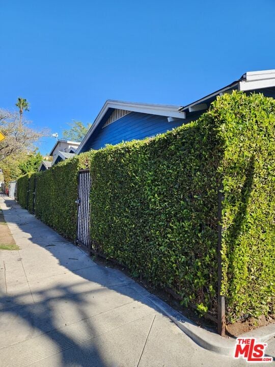 Building Photo - 1402 N Las Palmas Ave