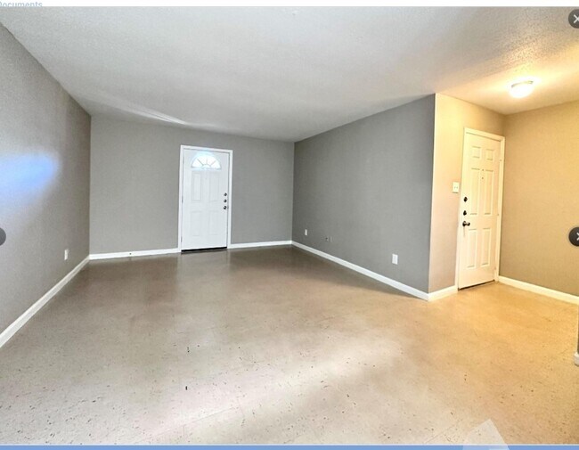 Building Photo - 2200 Cypress Landing Rd