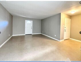 Building Photo - 2200 Cypress Landing Rd