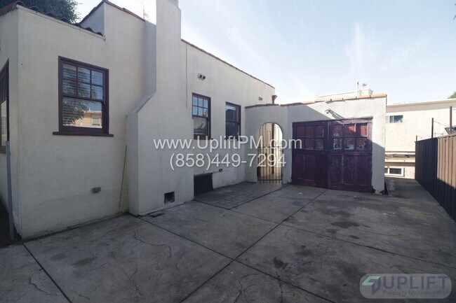 Foto del edificio - 1730 Sunset Cliffs Blvd