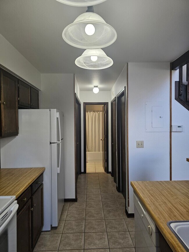 Foto del edificio - End Unit Condo with Private Patio