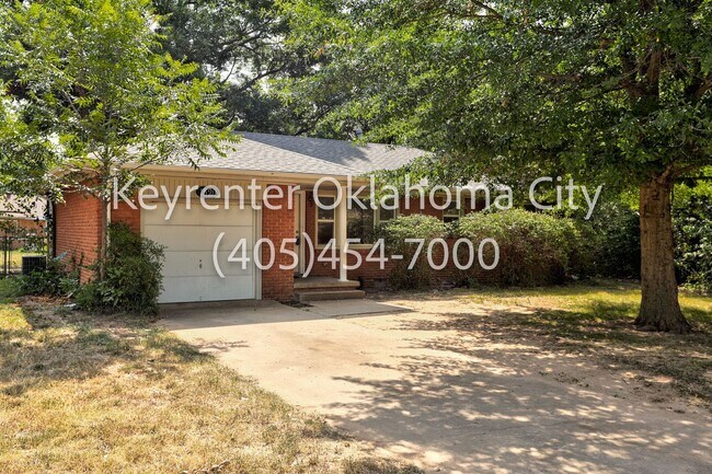 Foto del edificio - 1520 Rowena Ln