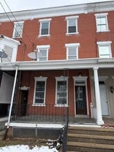 Building Photo - 555 N Plum St