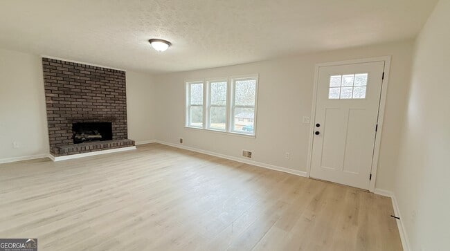 Building Photo - 105 Woodbine Dr