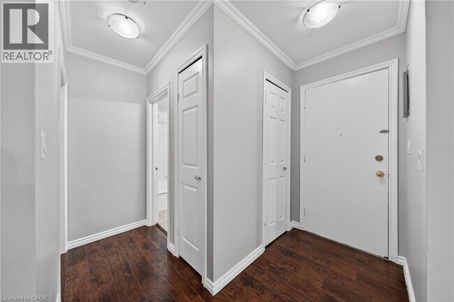 Photo du bâtiment - 237 Mohawk Rd E