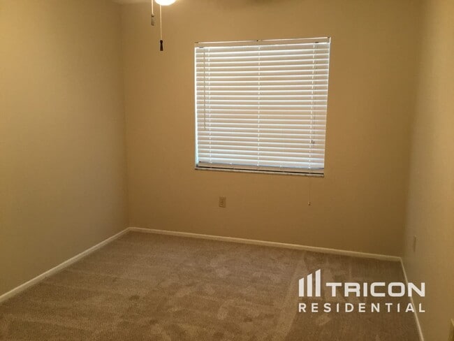 Foto del edificio - 1074 Deer Hollow Way