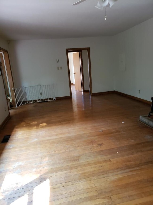 Building Photo - 6201 Lonas Dr