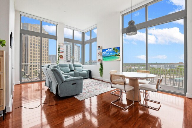 Foto del edificio - 9066 SW 73rd Ct