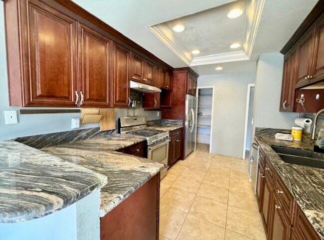 Building Photo - 5353 Aztec Dr