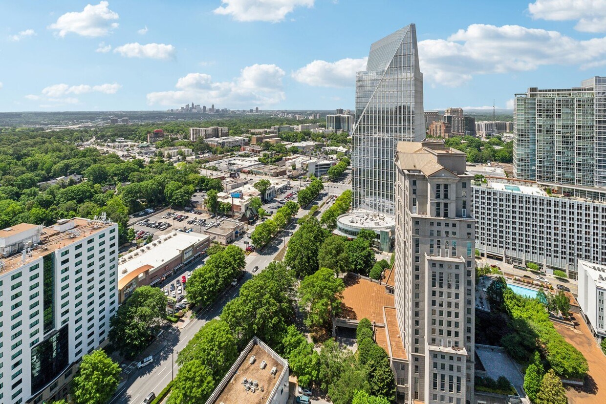Primary Photo - Spacious 1 Bedroom Condo in Heart of Buckh...