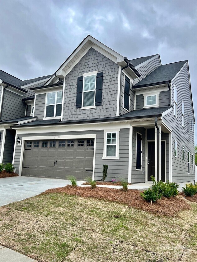 Foto principal - 13108 Rover St
