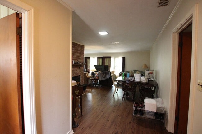 Building Photo - Coming Soon! Spacious 4 Bedroom 2 Bath Home!