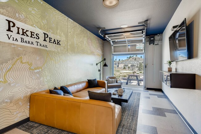 33 minutos en Clubhouse - Lion Village Student Housing