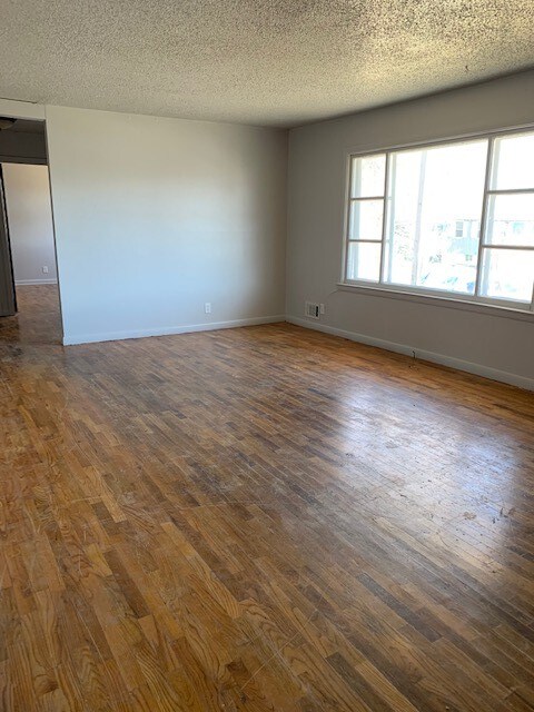 Foto del edificio - 2158 S Mitchell St