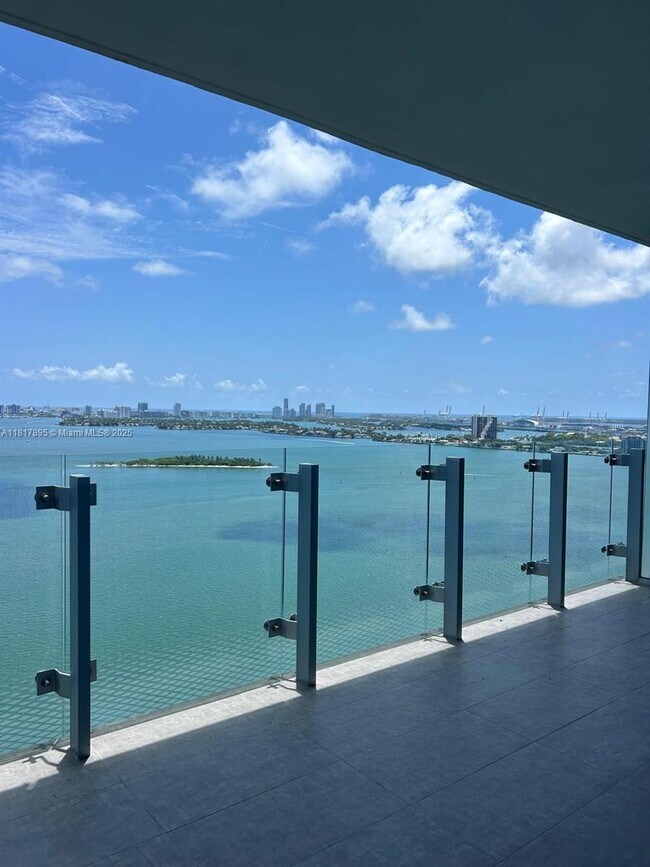 Foto del edificio - 700 NE 26th Terrace