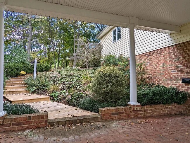 Private, landscaped walkway to front door - 108 Stonebrook Rd