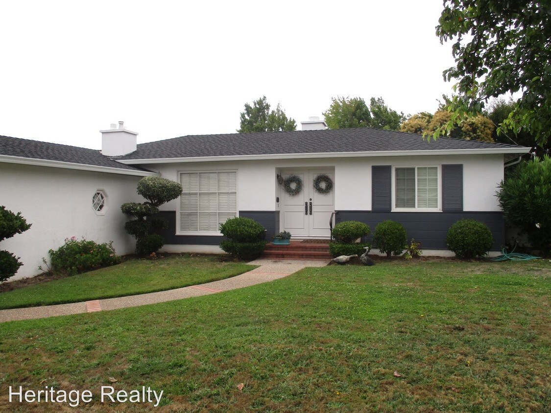 Primary Photo - 417 Heather Ln