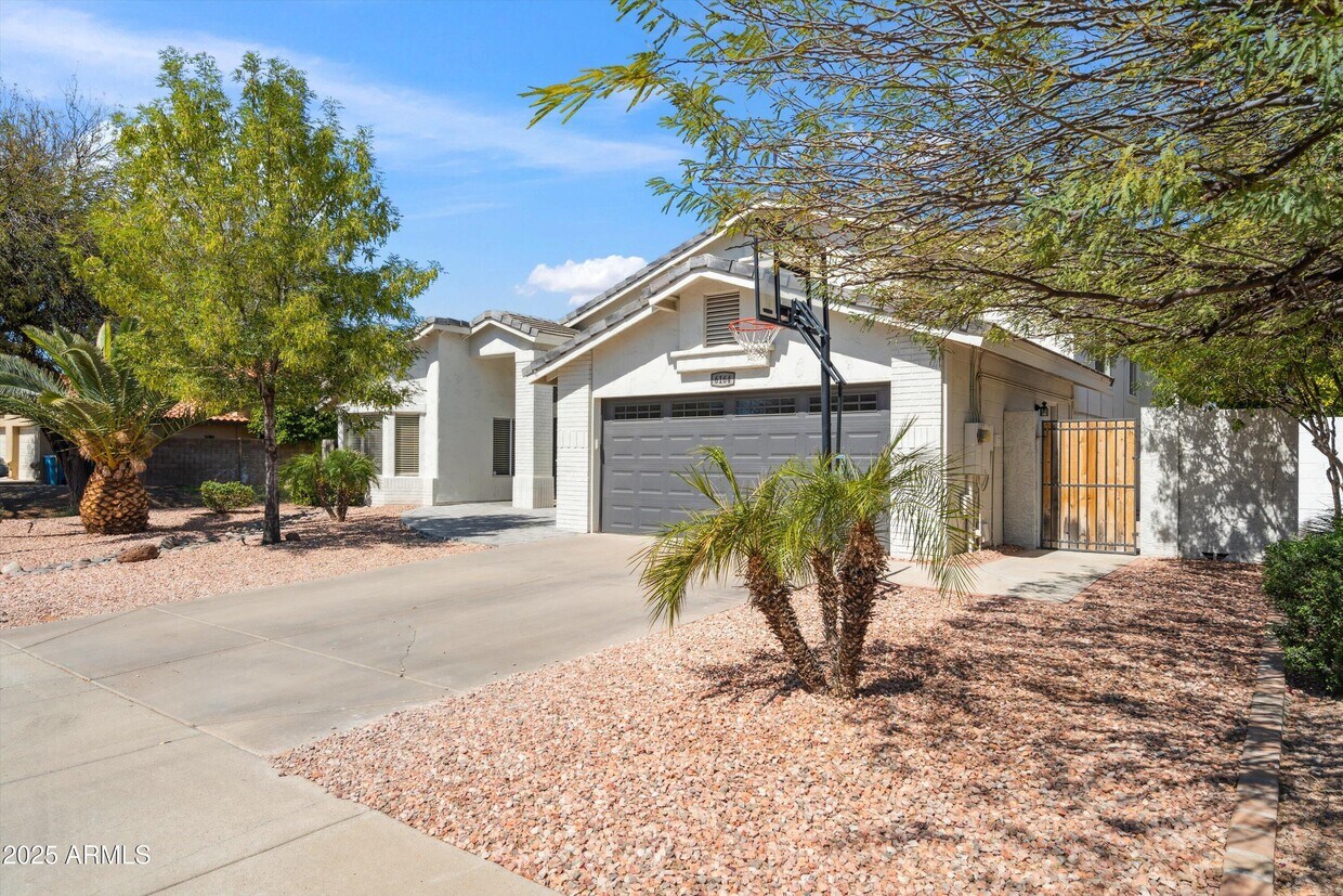 Primary Photo - 6164 E Greenway Ln