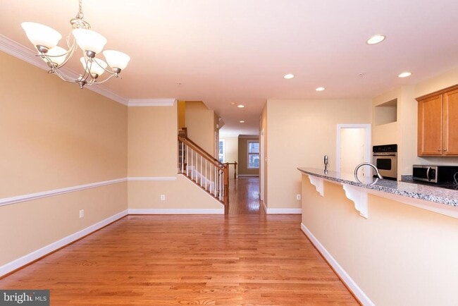 Foto del edificio - 1206 Maple Grove Ln