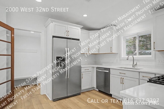 Building Photo - 2000 32nd St