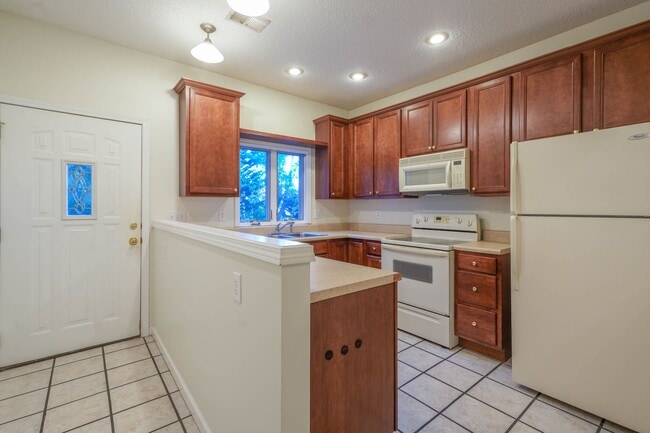 Building Photo - 176 S. Austin Springs Road Unit 11
