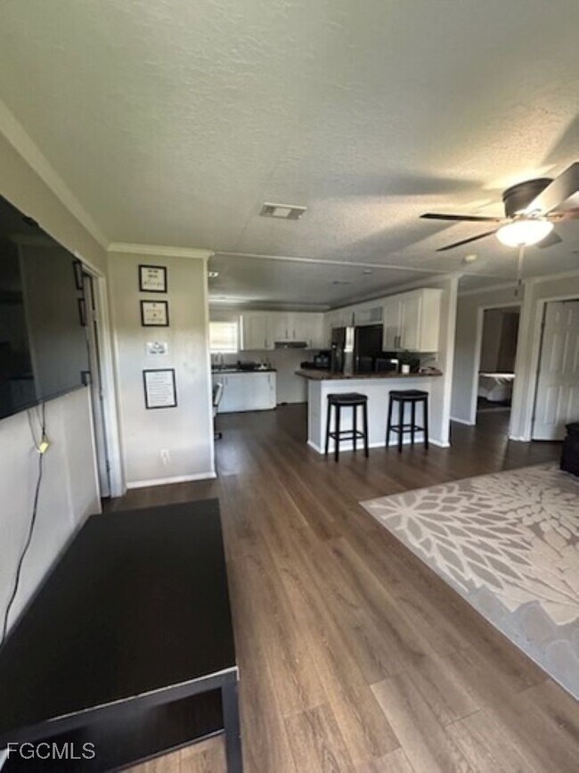 Foto del edificio - 651 Hunting Clb Ave