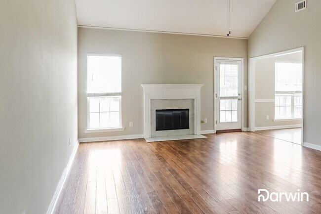 Foto del edificio - 700 Waterford Ln