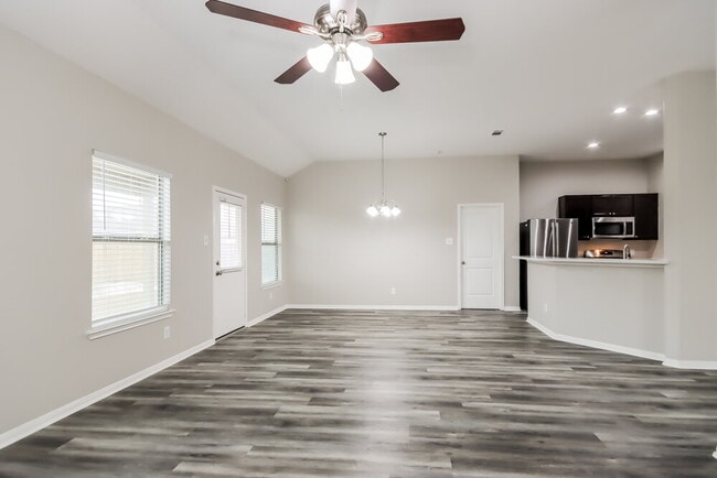 Building Photo - 21447 Sullivan Forest Dr