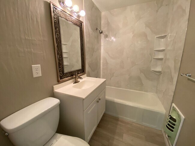 Foto del edificio - Charming 4-Bedroom Home in OKC!