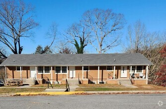 Building Photo - 2459 Pine Ave