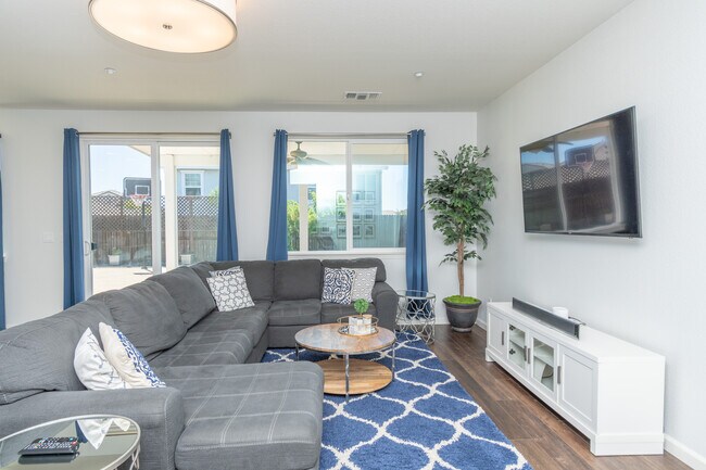 Foto del edificio - 5329 Otter Pond Way