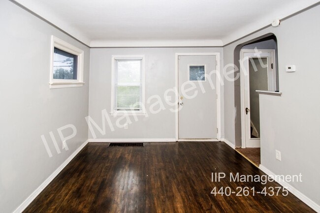Building Photo - 1357 E 289th St