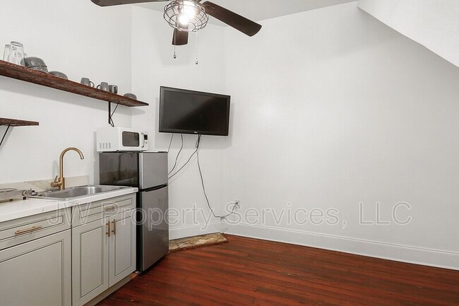 Building Photo - 2120 New Orleans St