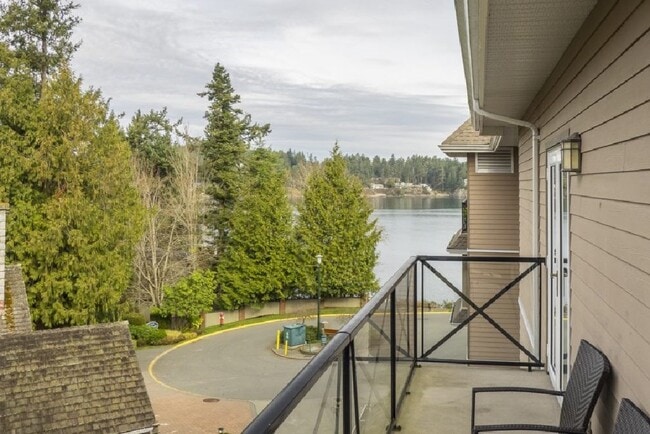 Building Photo - 2326 Harbour Rd