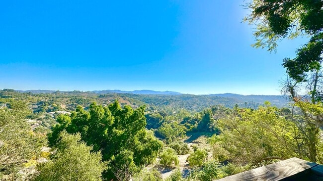 Foto del edificio - Unique and Rustic Detached Guest Home Unit on Private Country Property Overlooking the Stunning G...