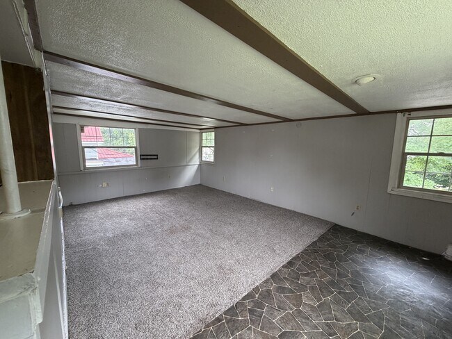 Building Photo - 517 W Marion St