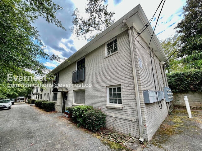 Foto del edificio - 798 St Charles Ave NE