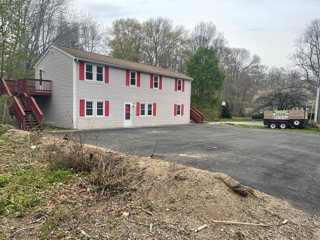 611 Tremont St Unit 2 left, Taunton, MA 02780 Apartments in Taunton