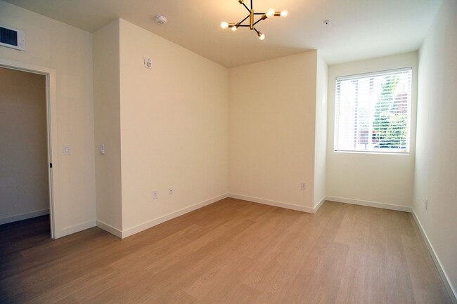 Foto del edificio - RENT SPECIAL - 1 mo FREE! - Luxury 1 Bedroom/1 Bath Apt in the Heart of St. Johns in the Brand Ne...