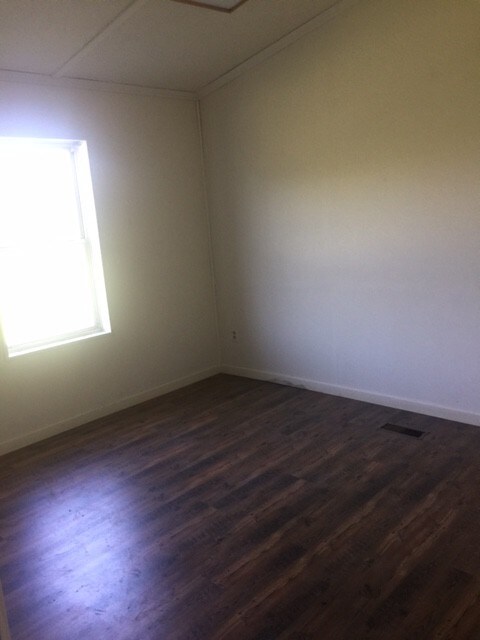 Building Photo - 106 Snooks Lane