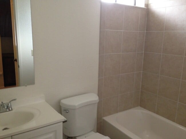 Foto del edificio - Beautiful & Large 2bd/ 2ba Condo