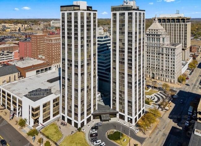 Building Photo - 125 SW Jefferson Ave