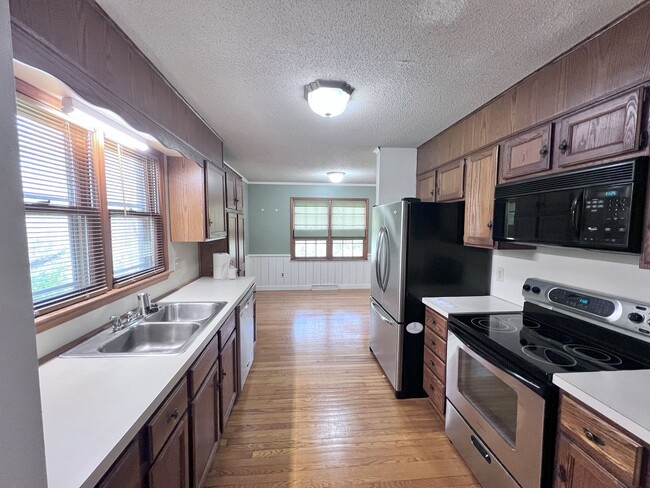 Foto del edificio - FOR RENT WINSTON SALEM