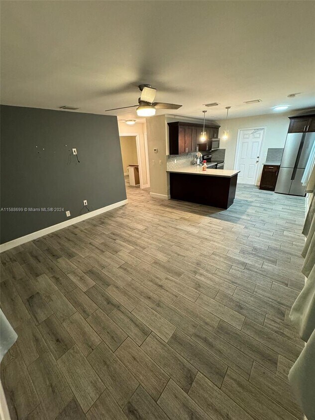Foto del edificio - 700 SW 7th Ave