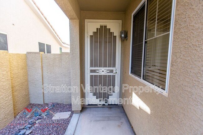 Building Photo - 1552 E Shannon St