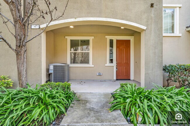 Building Photo - 1083 Westbury Dr