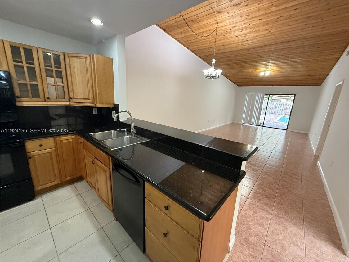 Foto principal - 3325 Oak Dr